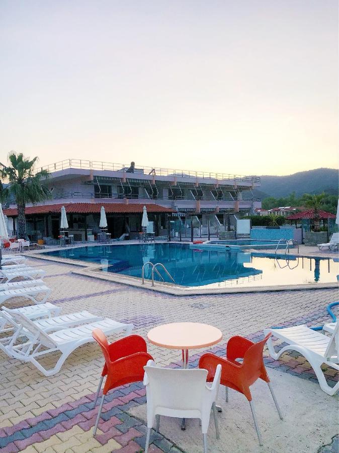 Hotel Palmera Сарти Экстерьер фото