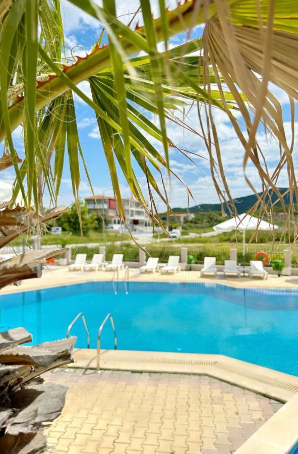 Hotel Palmera Сарти Экстерьер фото