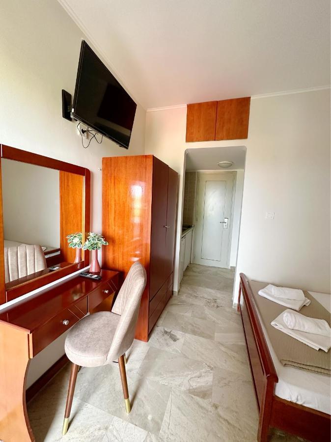 Hotel Palmera Сарти Экстерьер фото