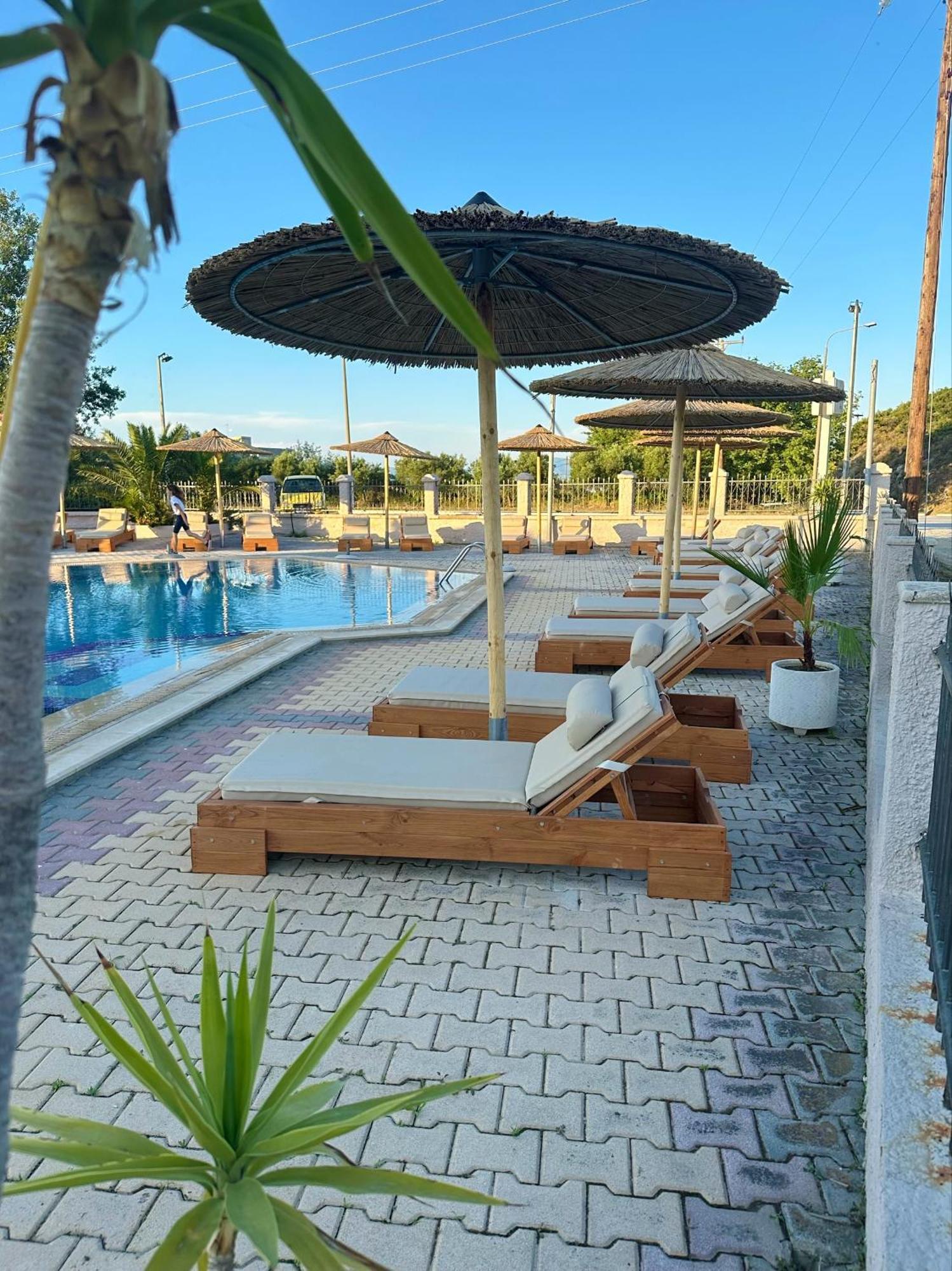 Hotel Palmera Сарти Экстерьер фото